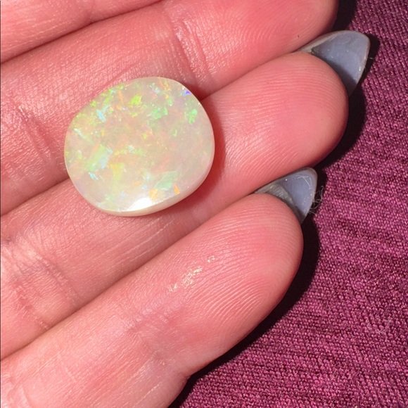 Opal Gemstone. Ethiopian. Purple base color. One of a kind stone. - Picture 3 of 3